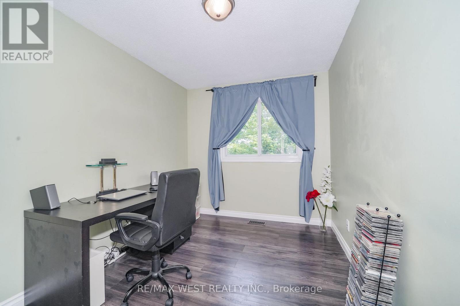 #105 960 GLEN STREET - 6