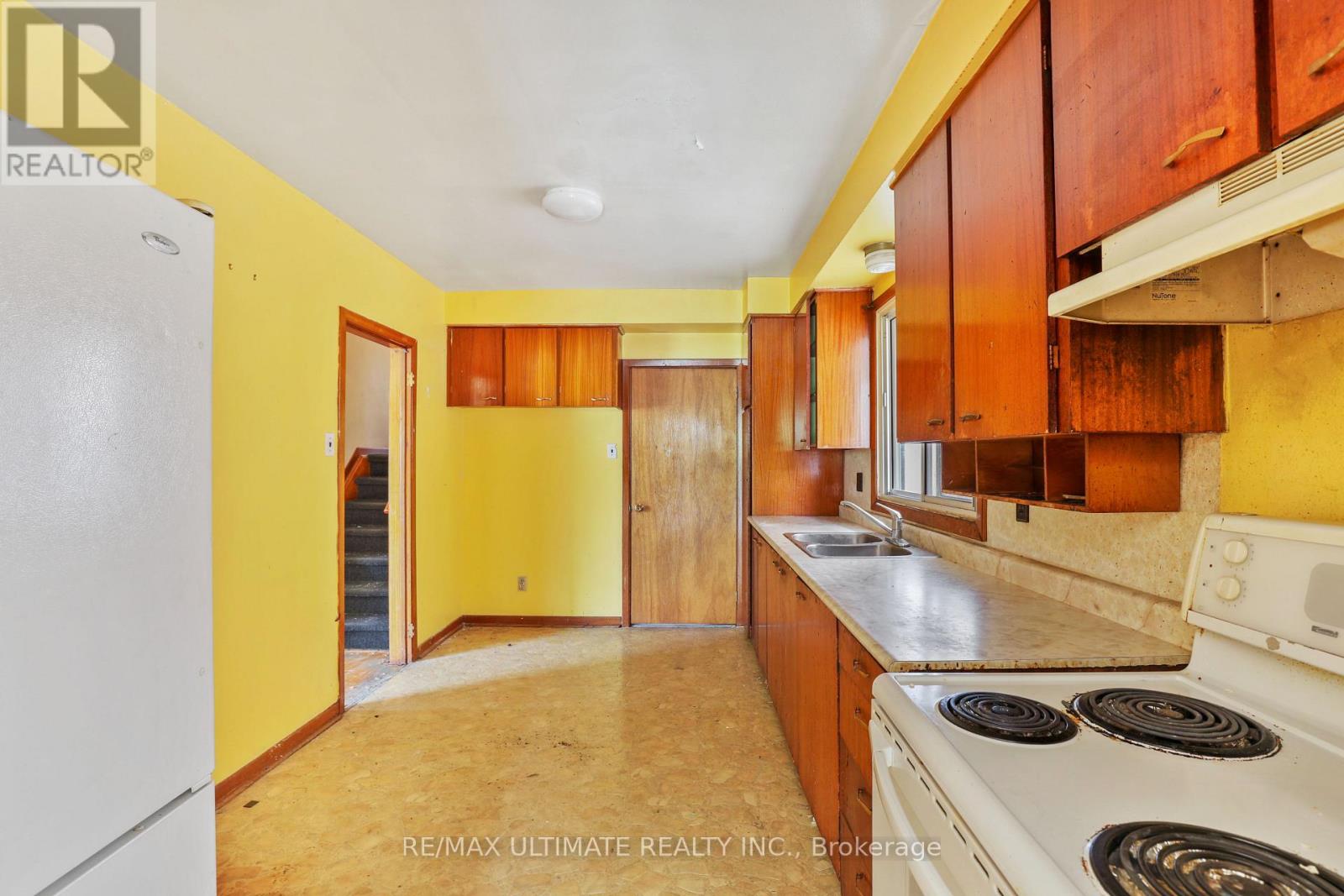 7 EASTPARK BOULEVARD - 13