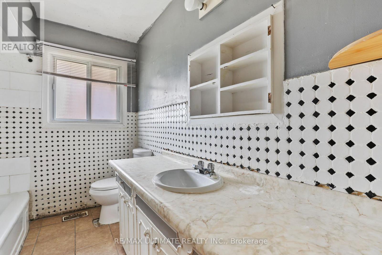 7 EASTPARK BOULEVARD - 17