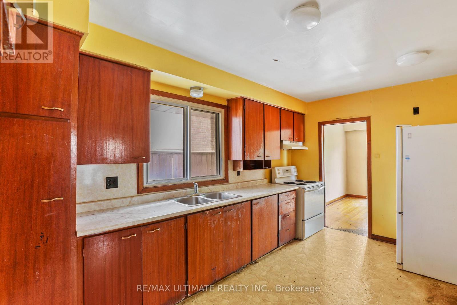 7 EASTPARK BOULEVARD - 12