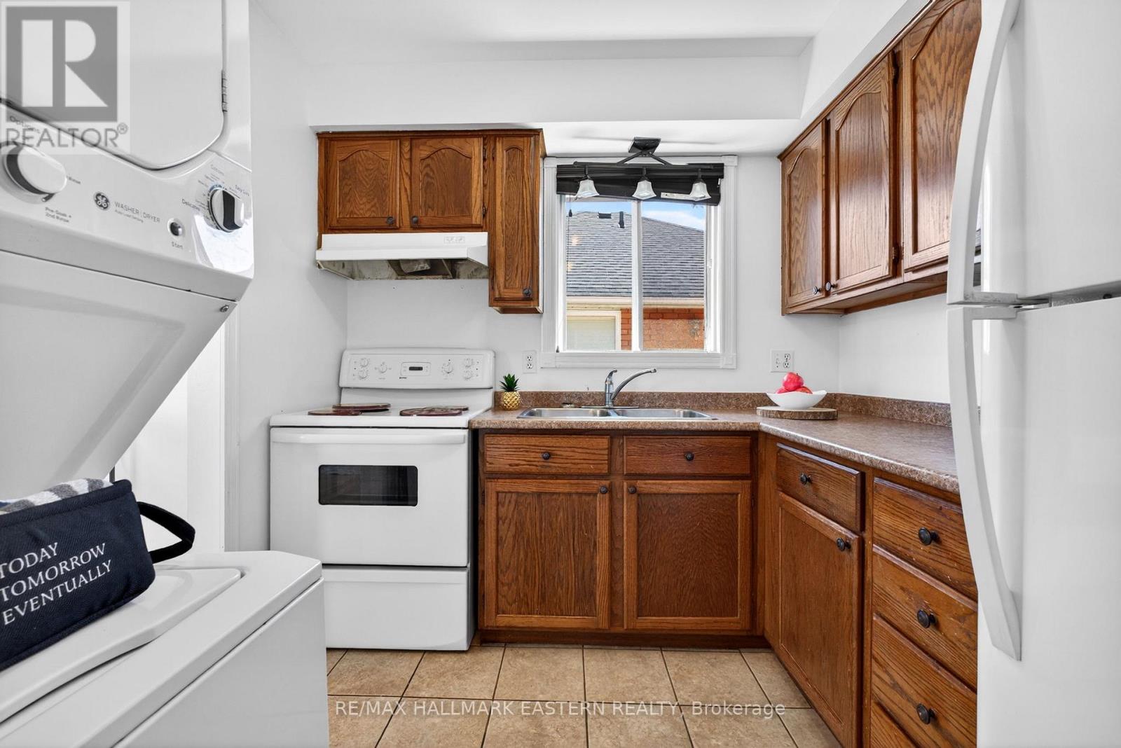 168 TOWERHILL ROAD N - 11