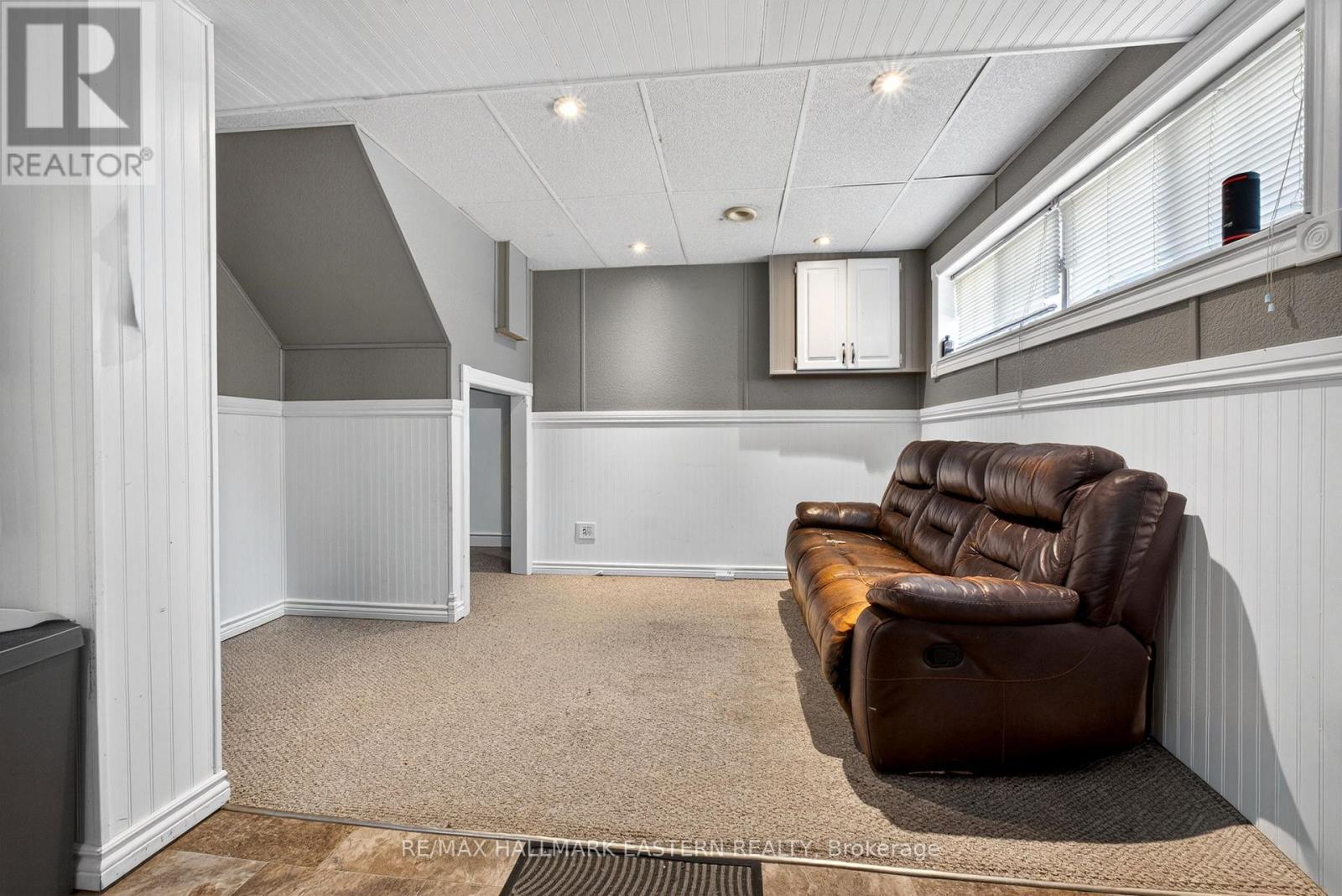 168 TOWERHILL ROAD N - 33