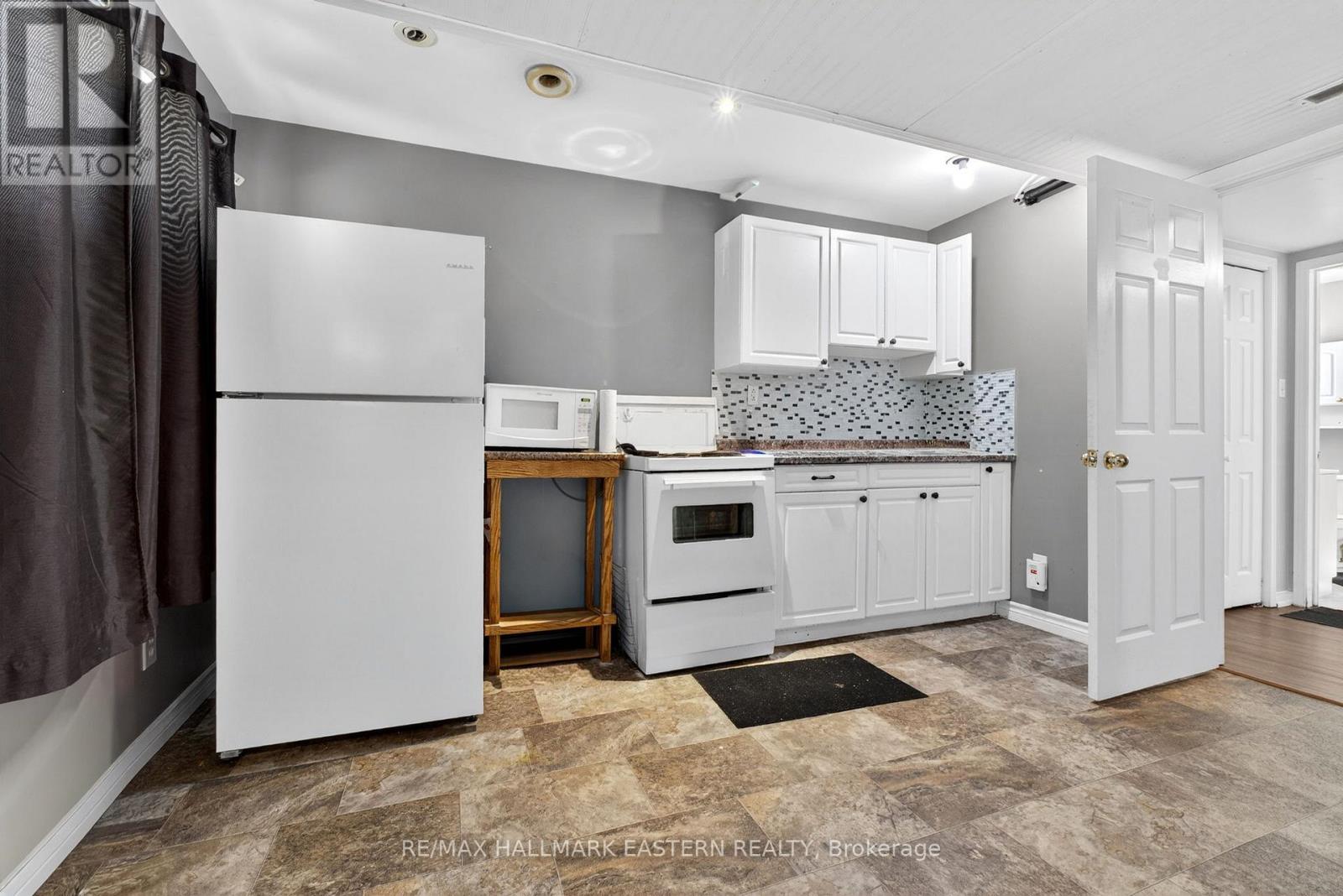 168 TOWERHILL ROAD N - 34