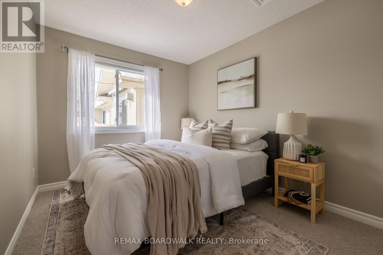 206 OAK LEAF PRIVATE - 21