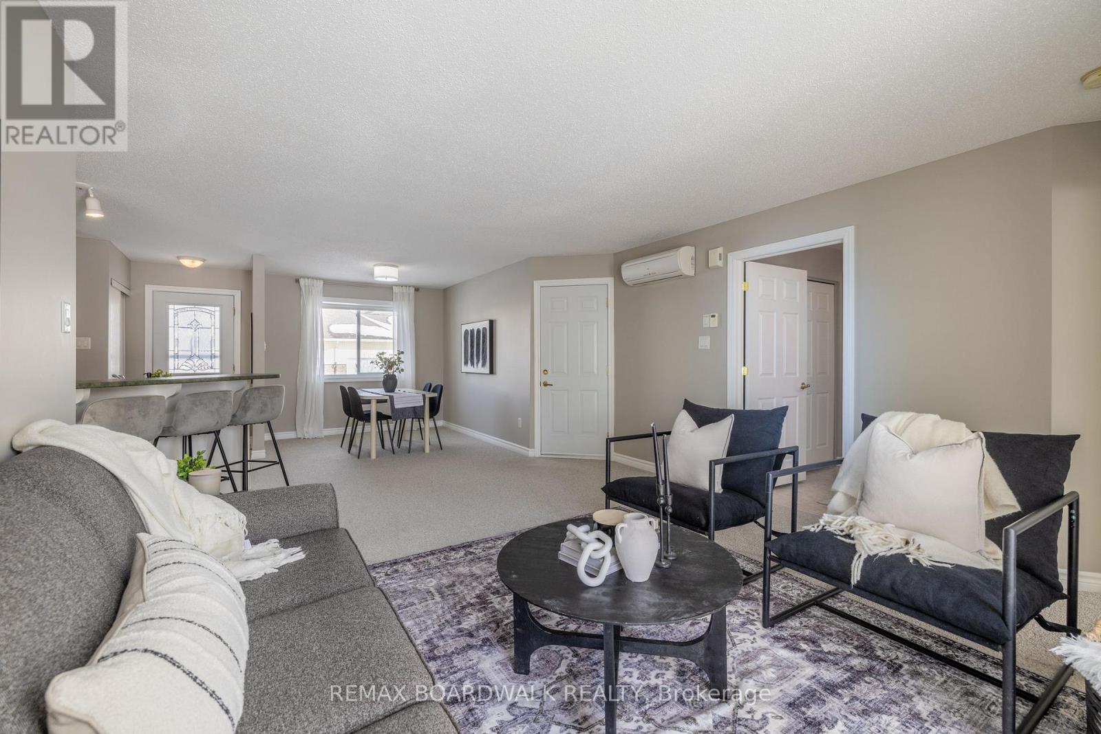 206 OAK LEAF PRIVATE - 12