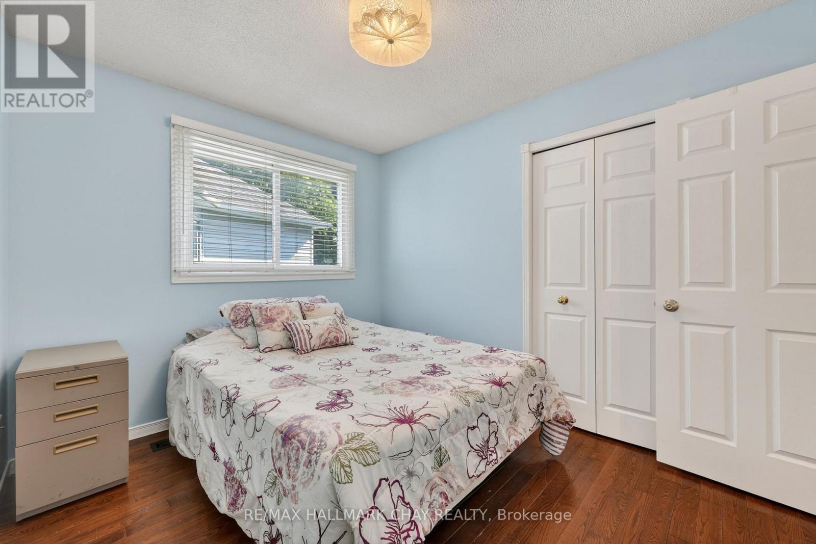 1885 APPLEWOOD AVENUE - 26