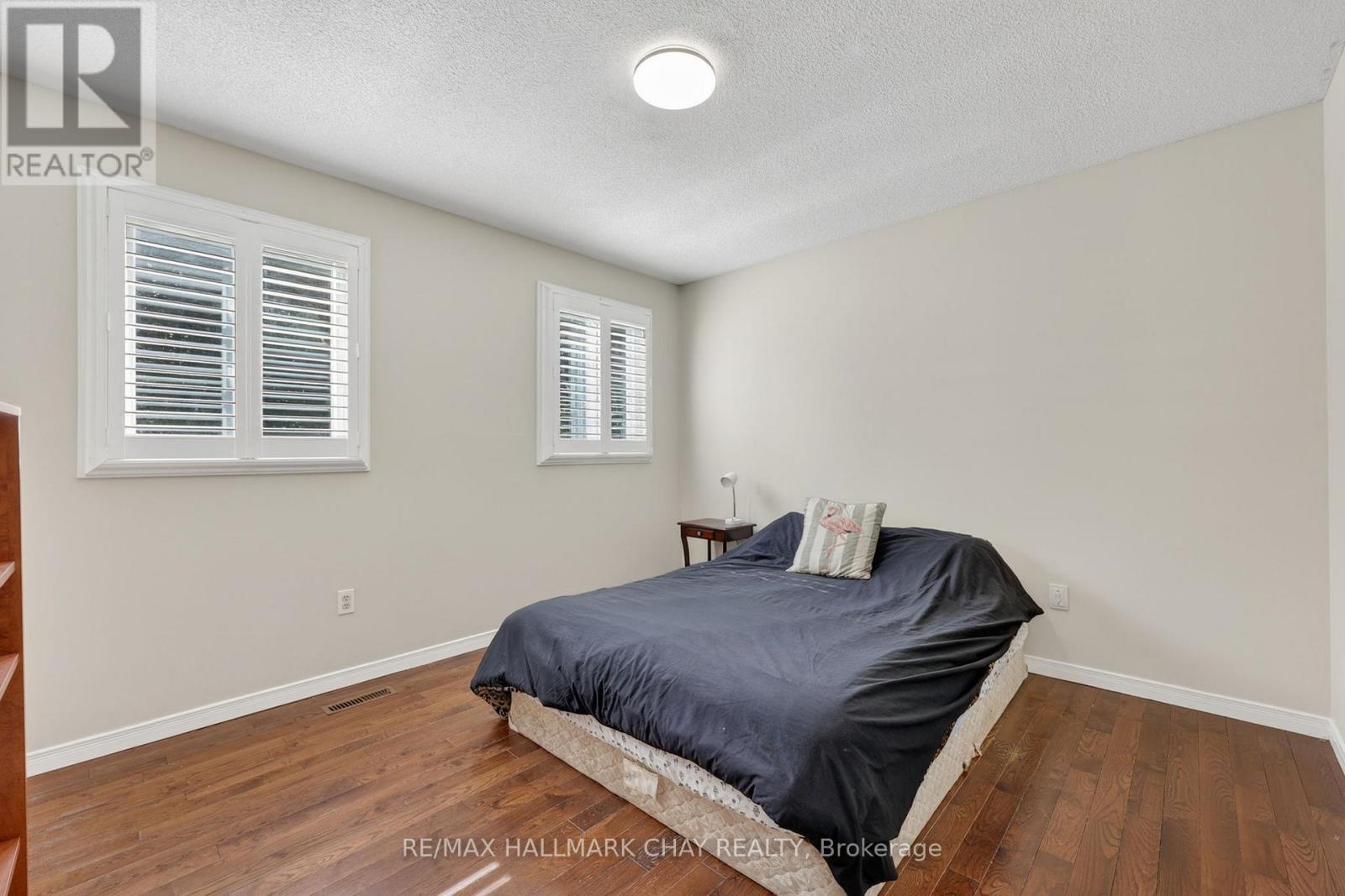 1885 APPLEWOOD AVENUE - 28