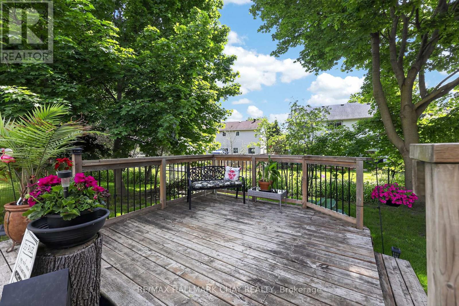 1885 APPLEWOOD AVENUE - 38