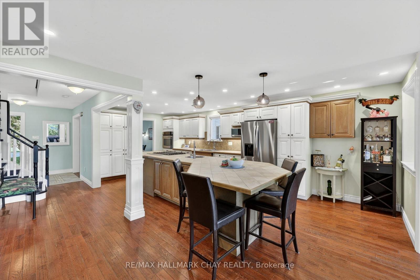 1885 APPLEWOOD AVENUE - 6