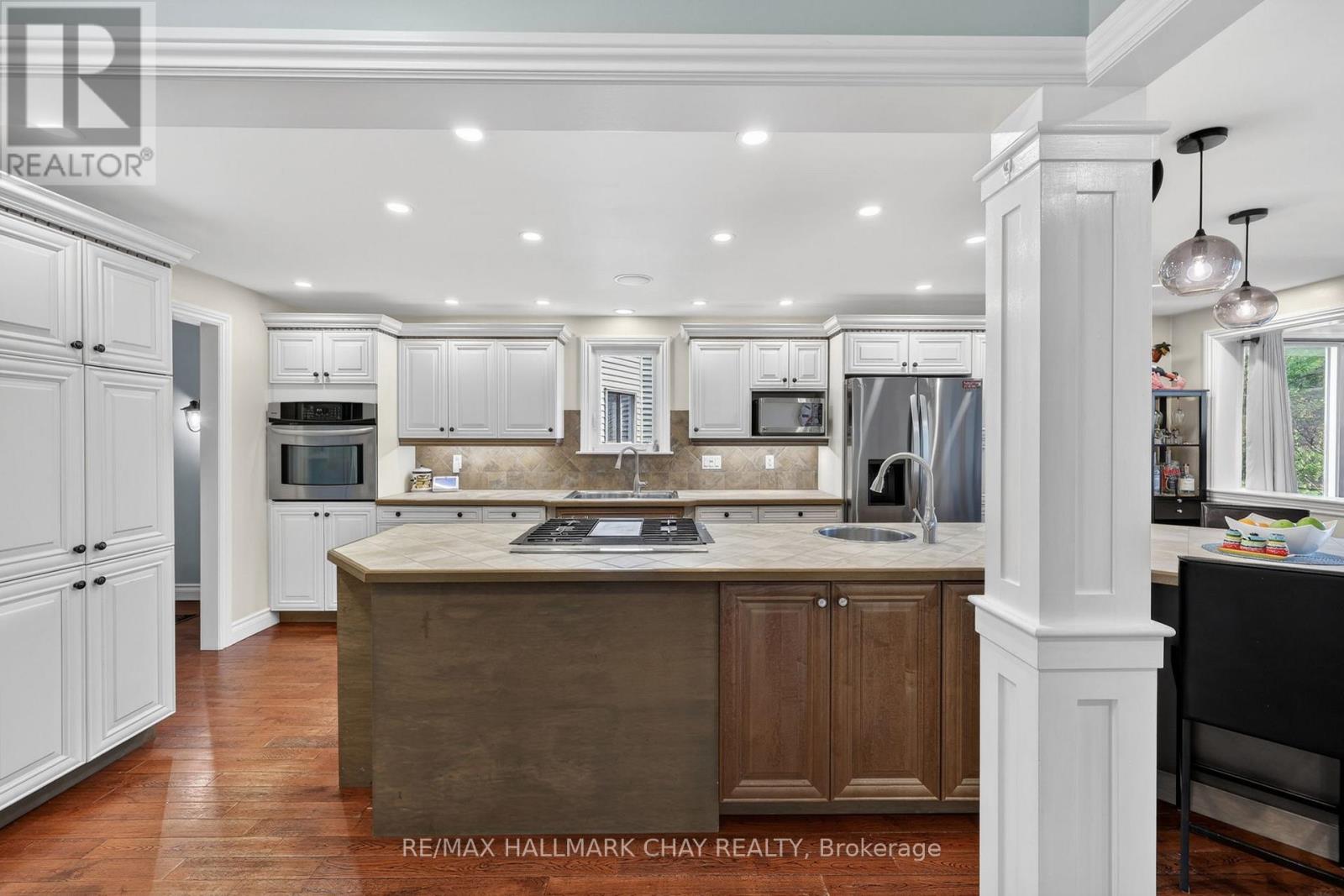 1885 APPLEWOOD AVENUE - 8