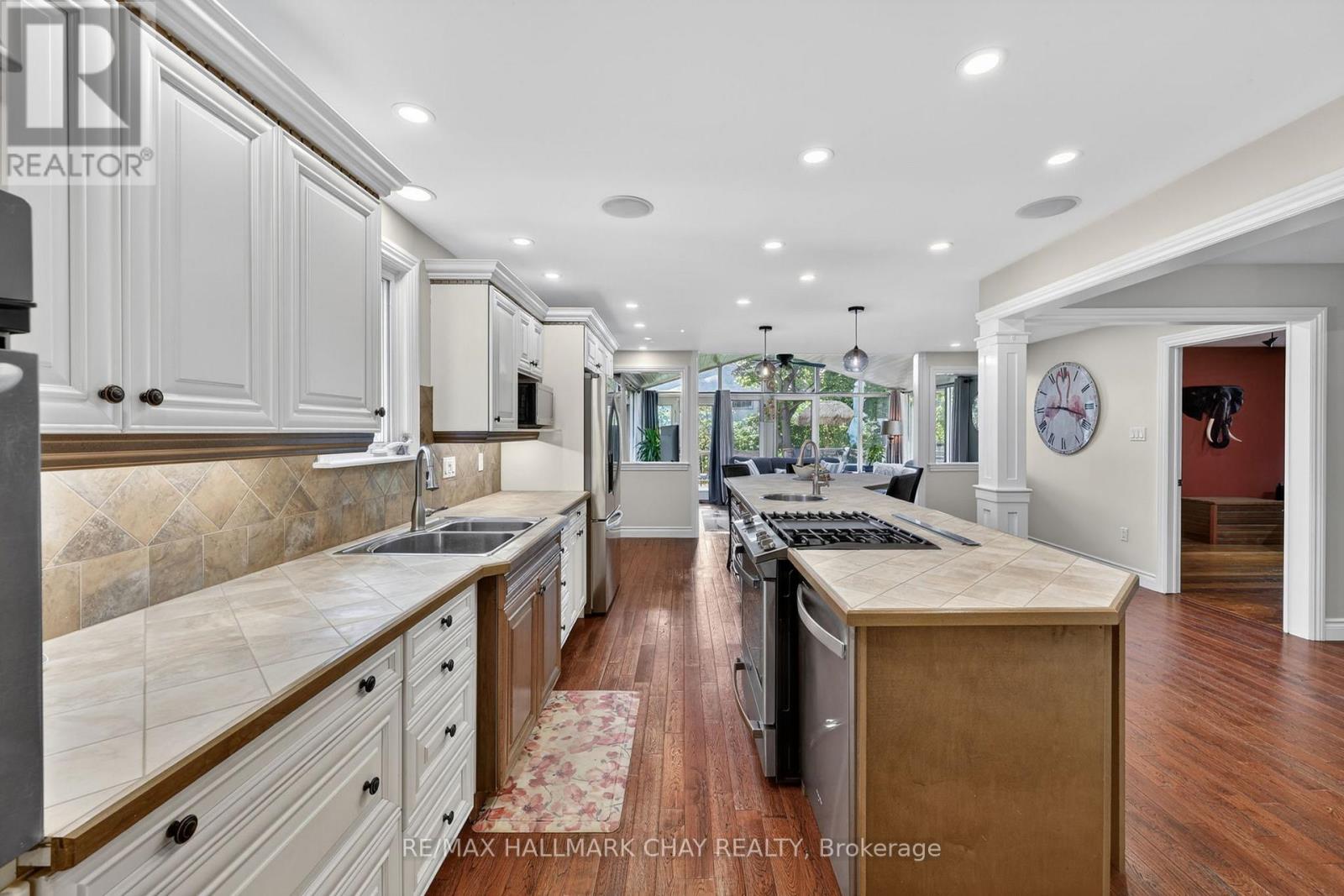 1885 APPLEWOOD AVENUE - 9