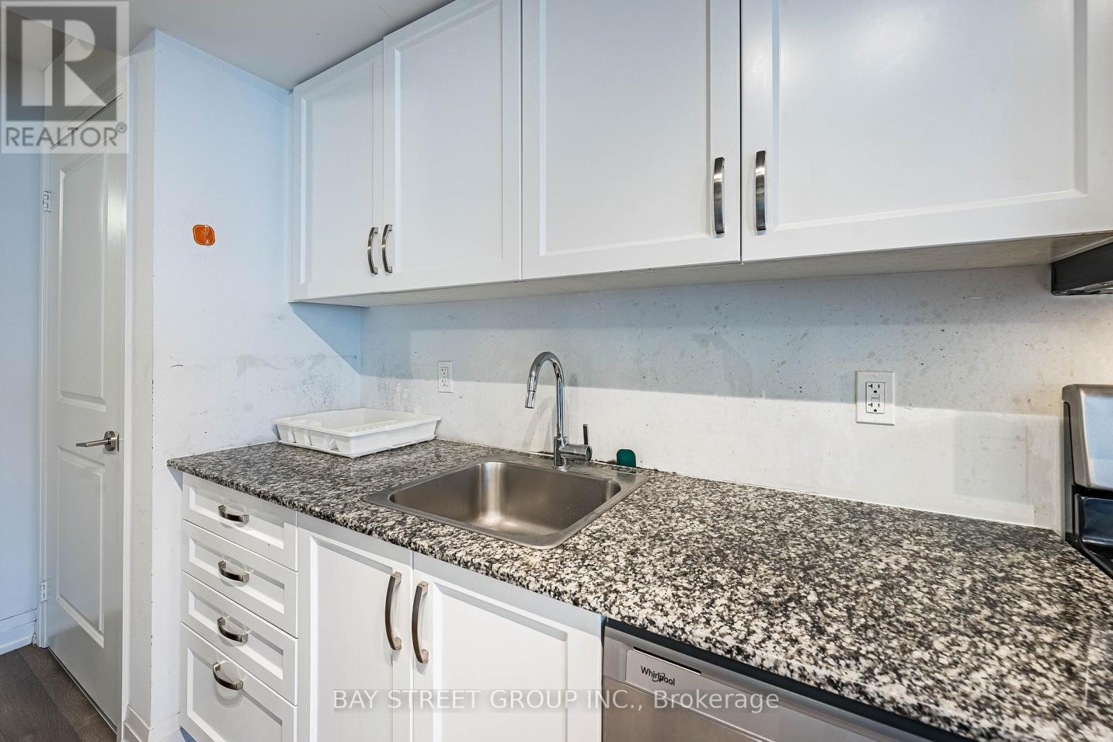 20 MEADOWGLEN PLACE - 12