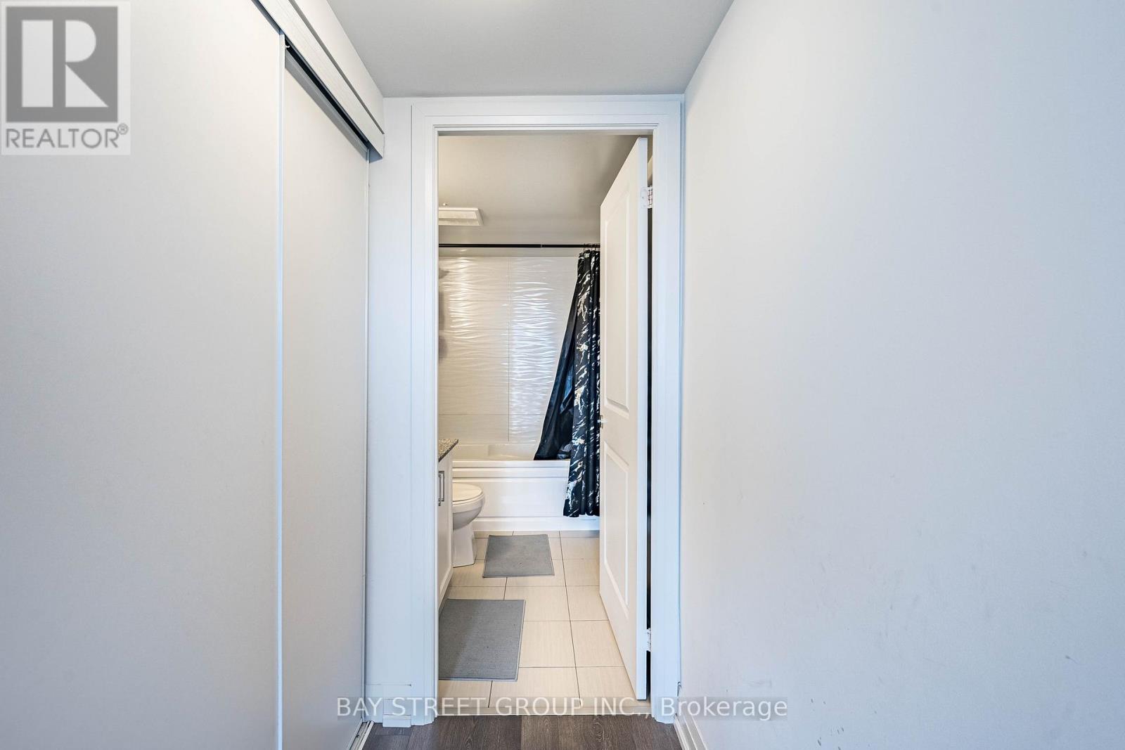 20 MEADOWGLEN PLACE - 27