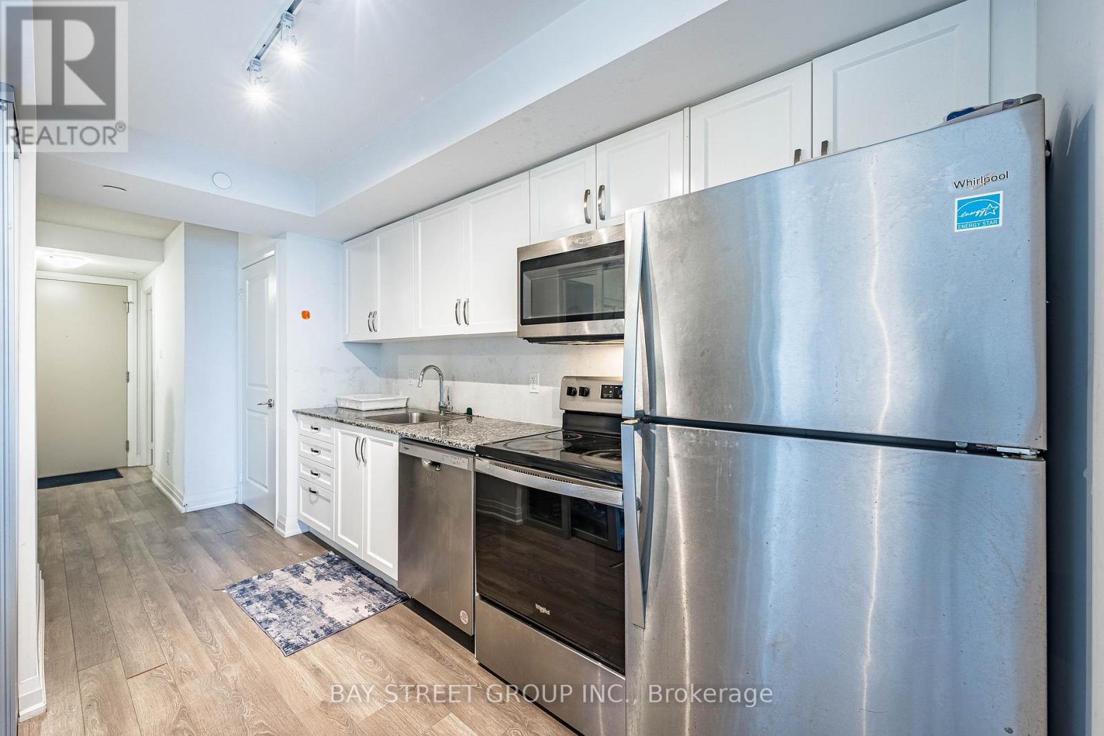 20 MEADOWGLEN PLACE - 13