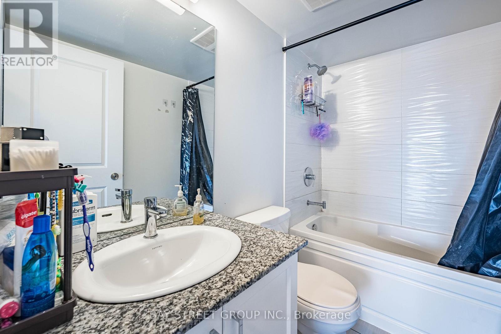 20 MEADOWGLEN PLACE - 28