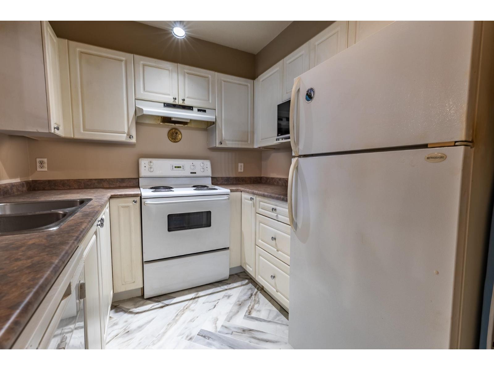 427 9979 140 STREET, Surrey