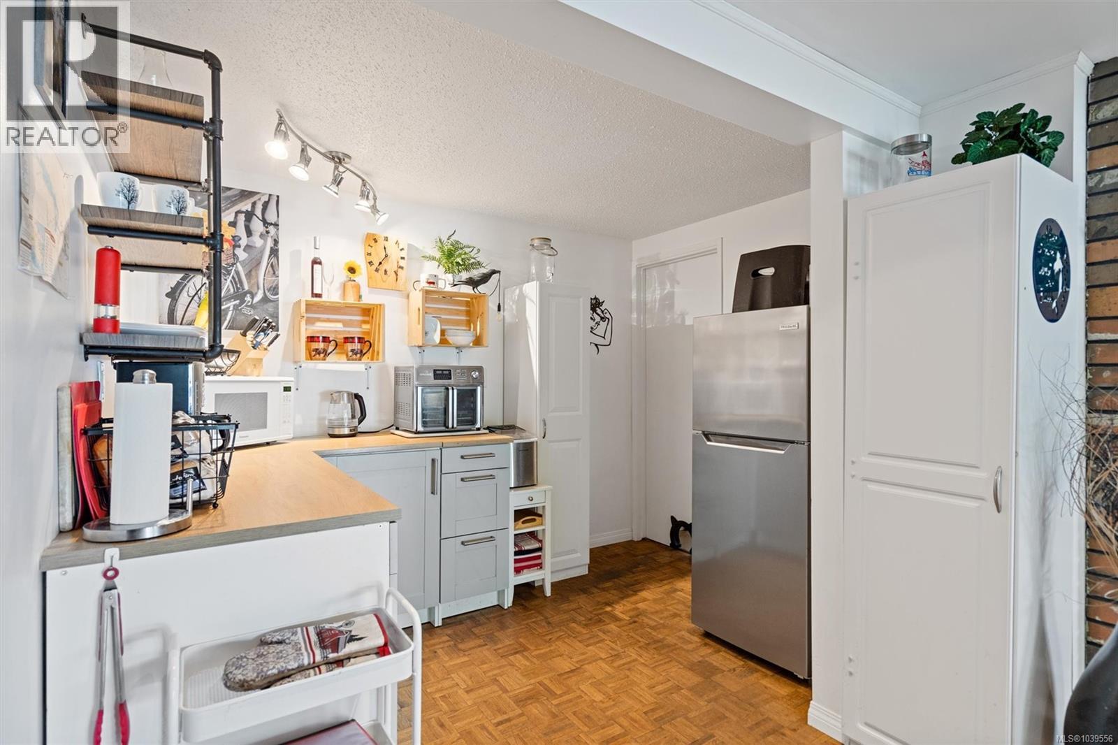 8500 Maple Ridge Rd - 32