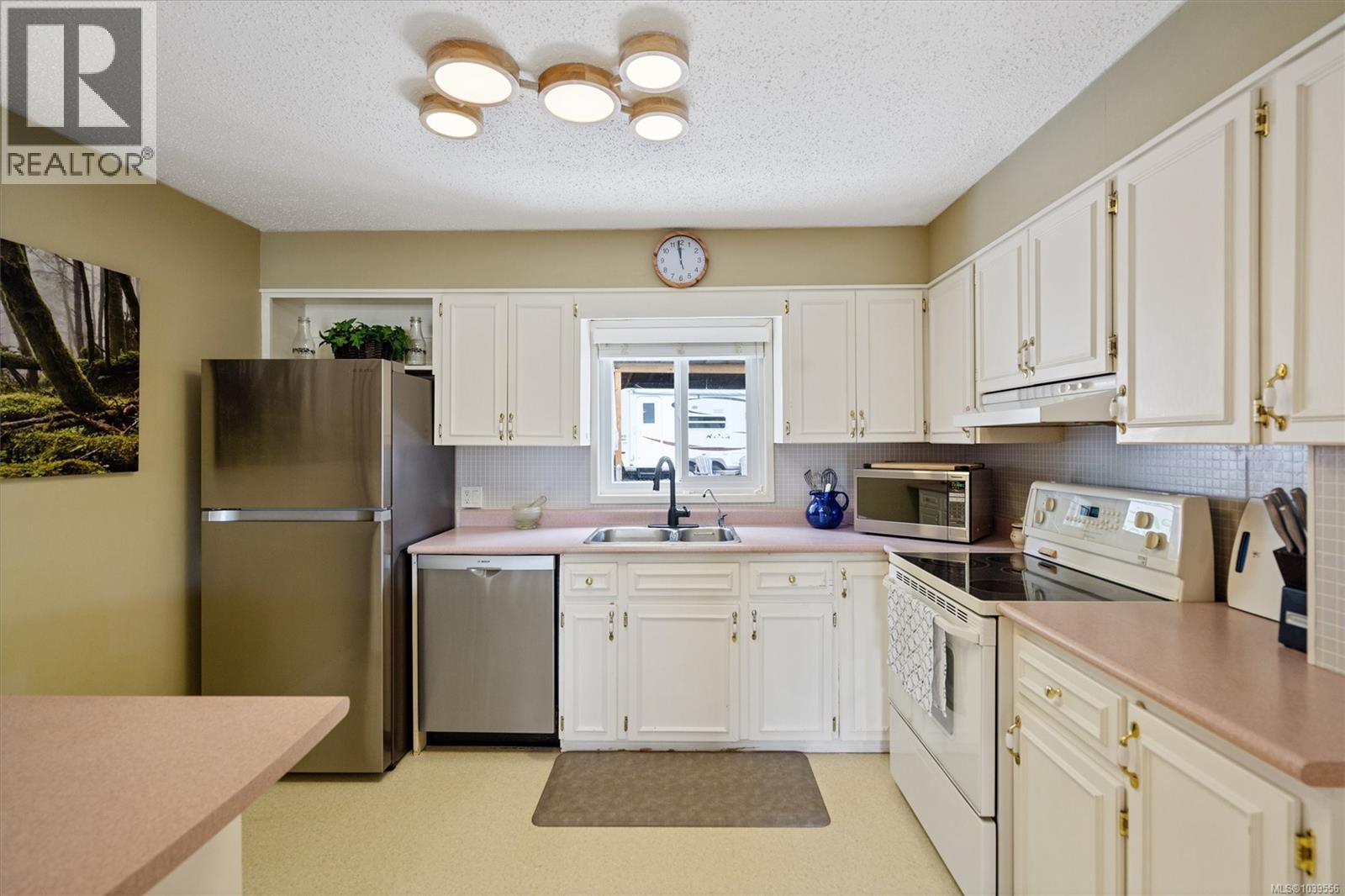 8500 Maple Ridge Rd - 9