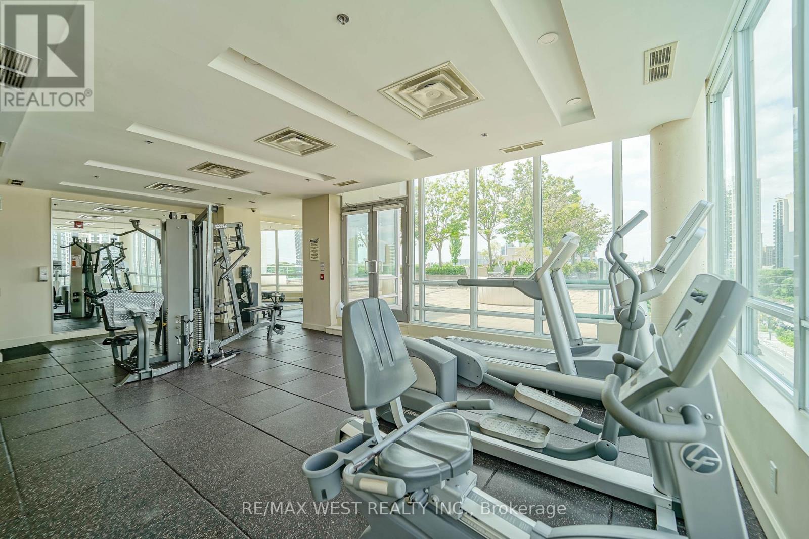 #609 3391 BLOOR STREET W - 7