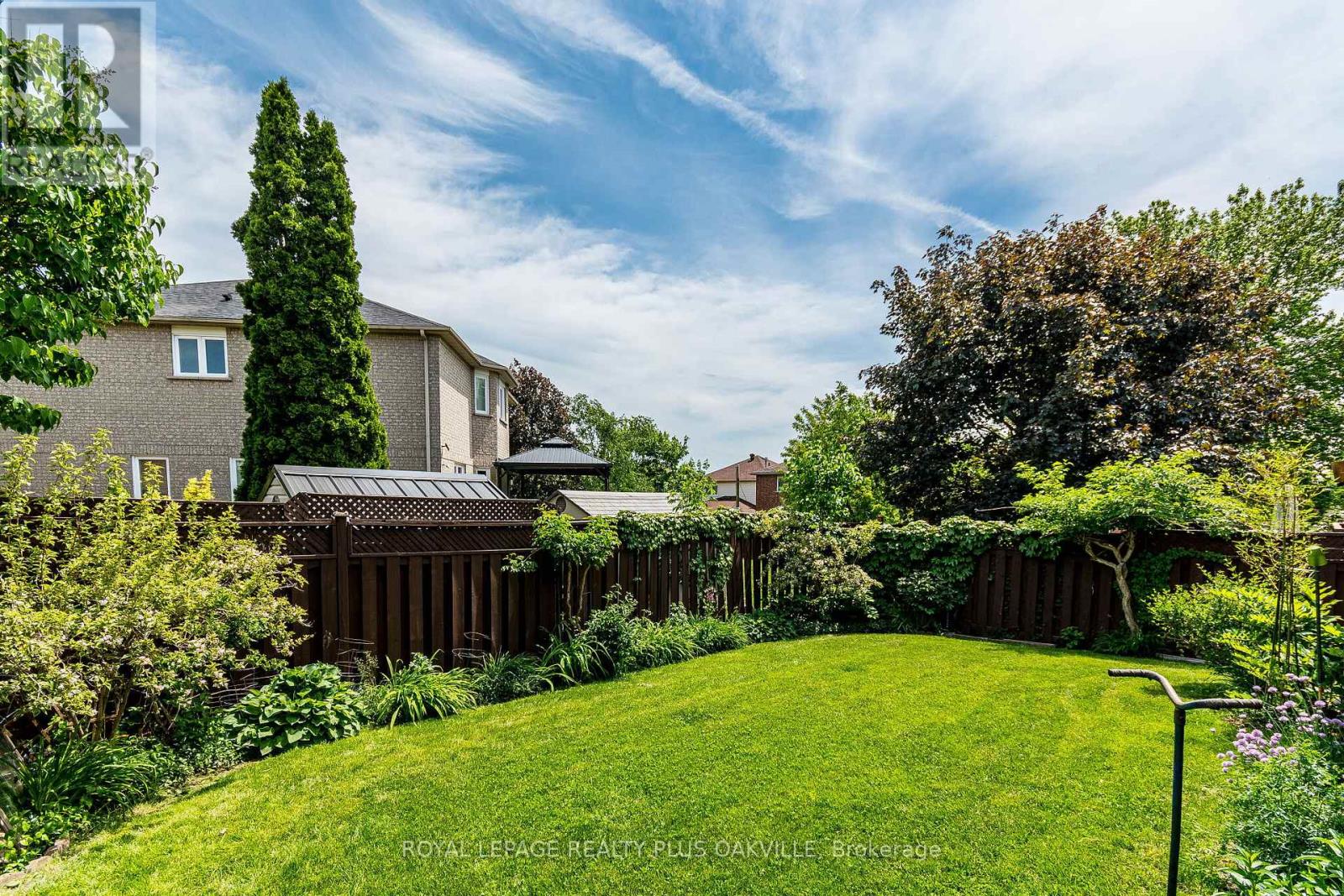 1520 ROSEWAY DRIVE - 32