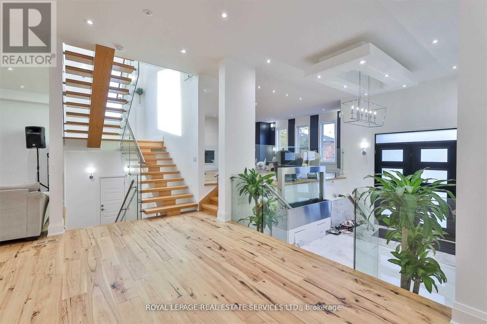 61 DANE AVENUE - Image 2
