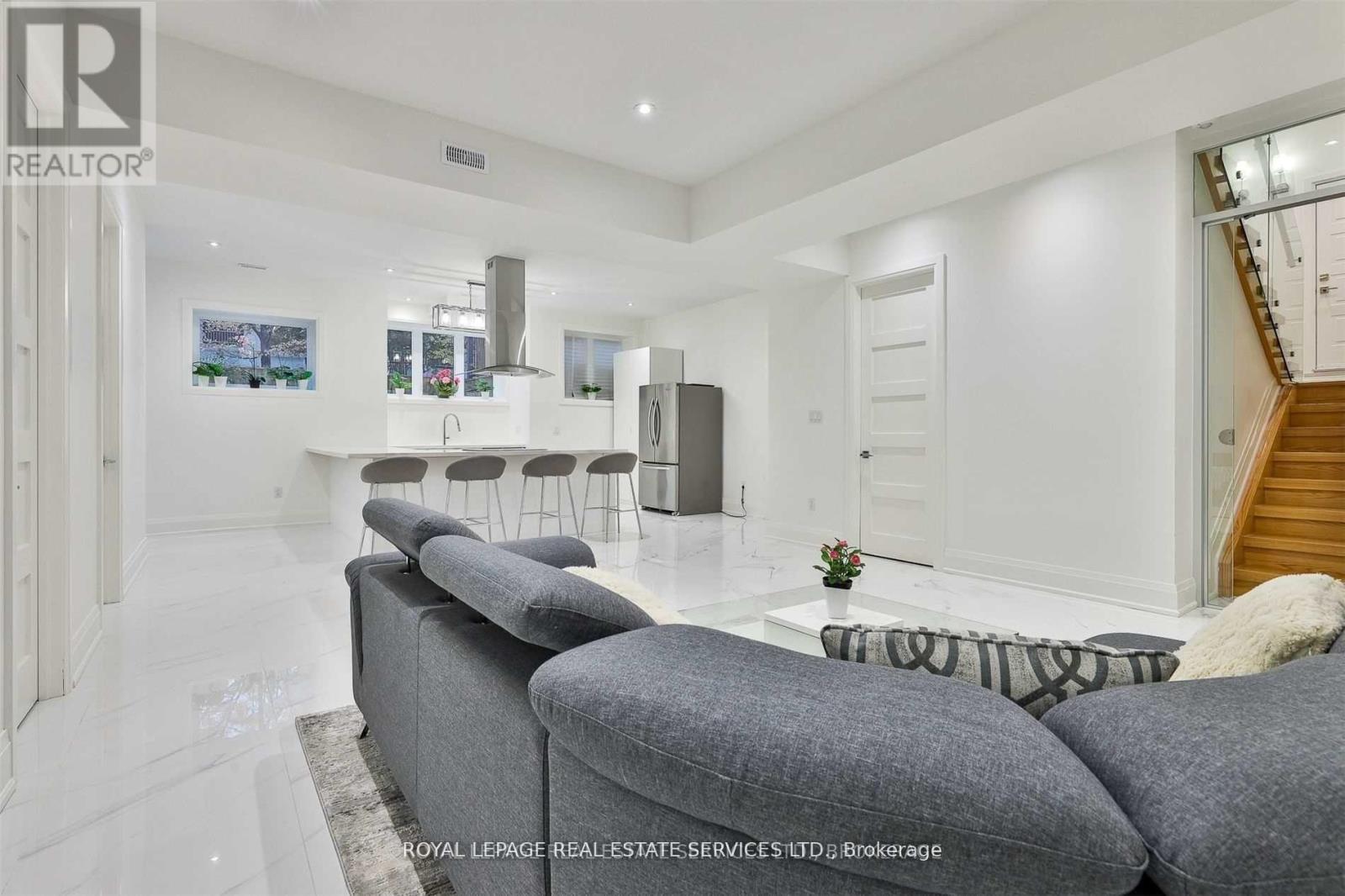 61 DANE AVENUE - 23