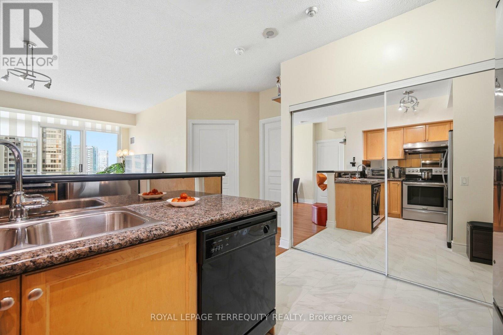 #911 5 MARINE PARADE DRIVE - 11