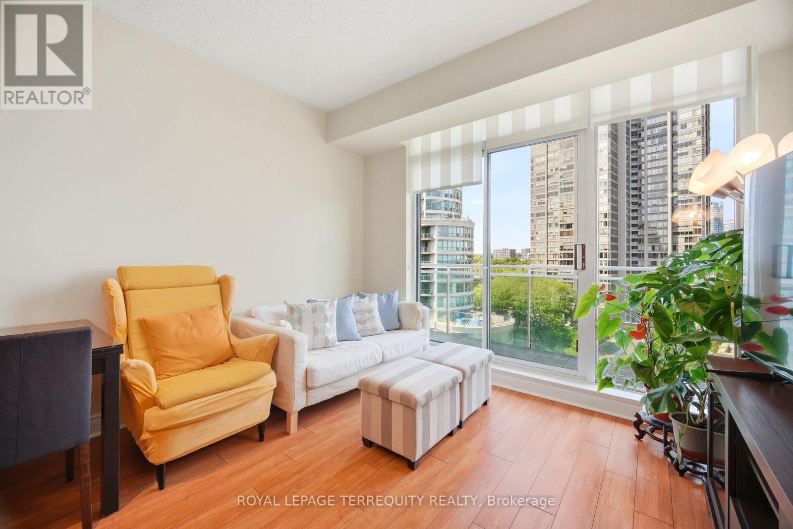 #911 5 MARINE PARADE DRIVE - 14