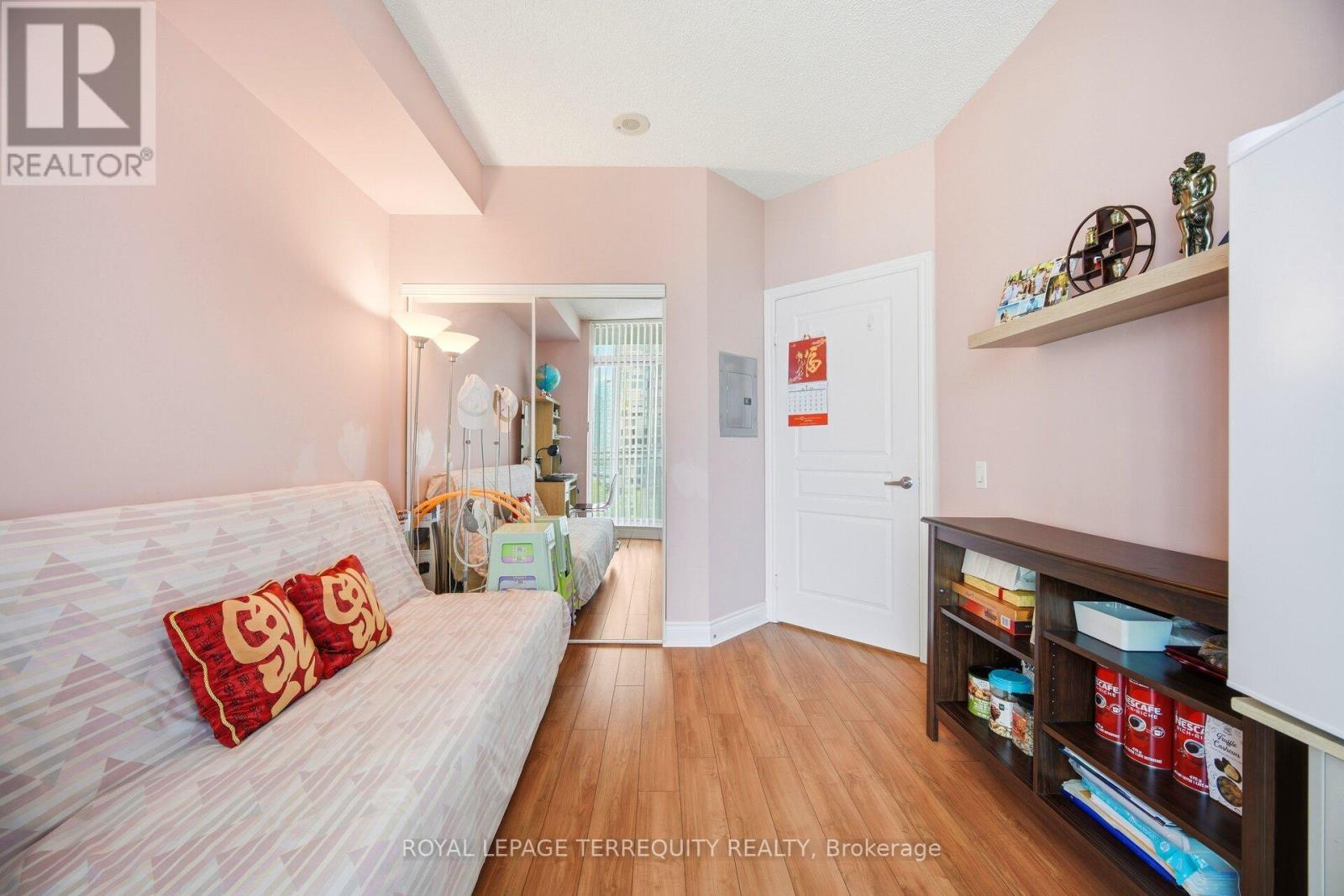 #911 5 MARINE PARADE DRIVE - 20
