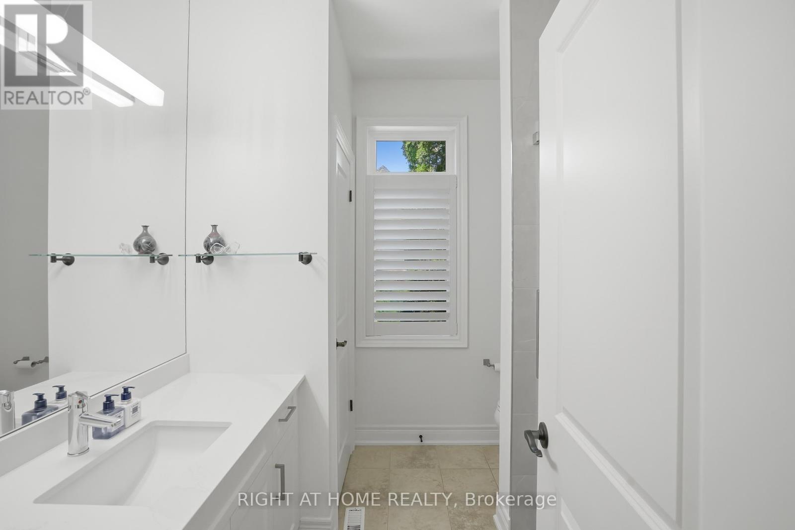 11 MERITAGE LANE - 26