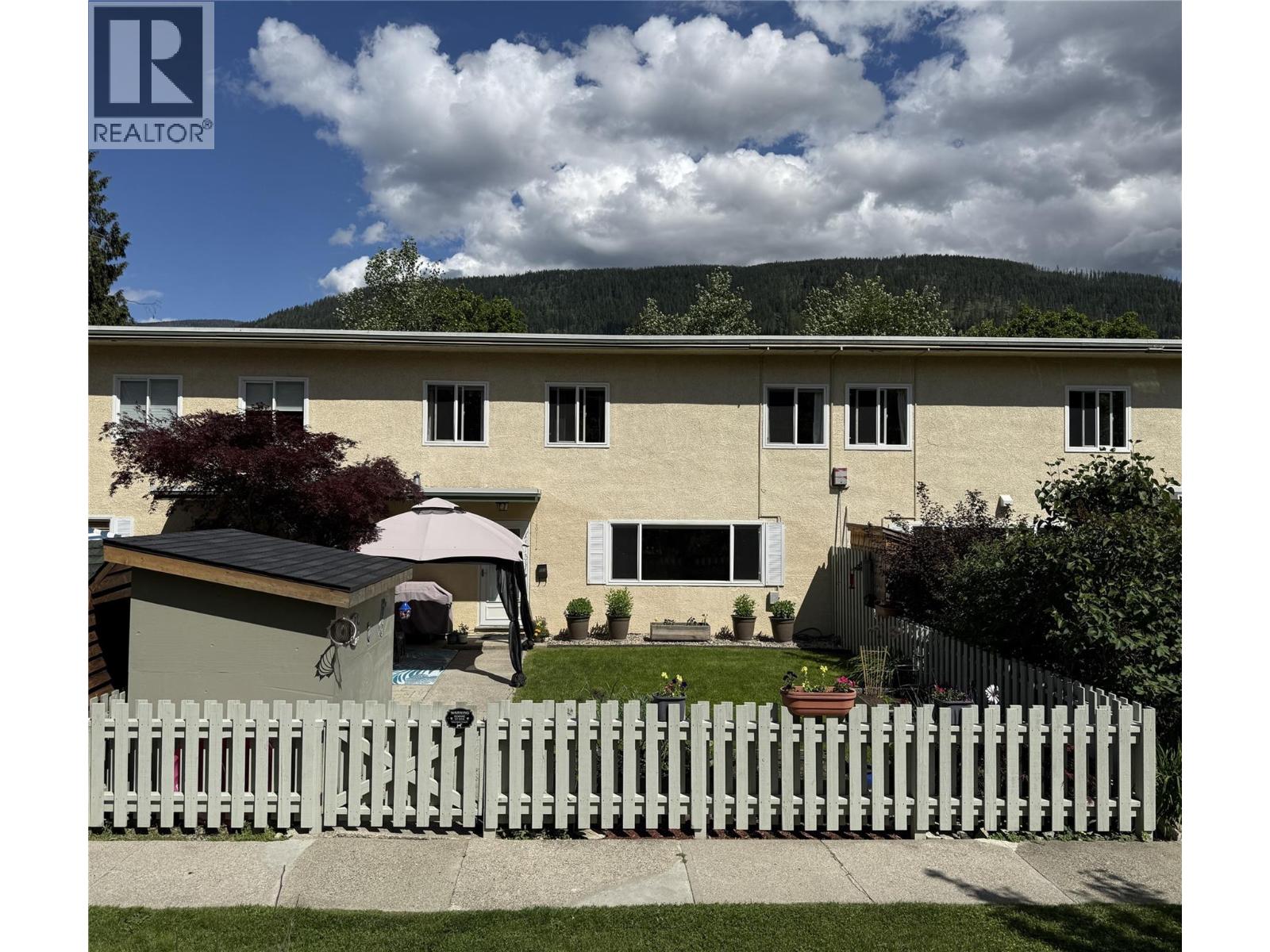 467 Richards Street W - 1