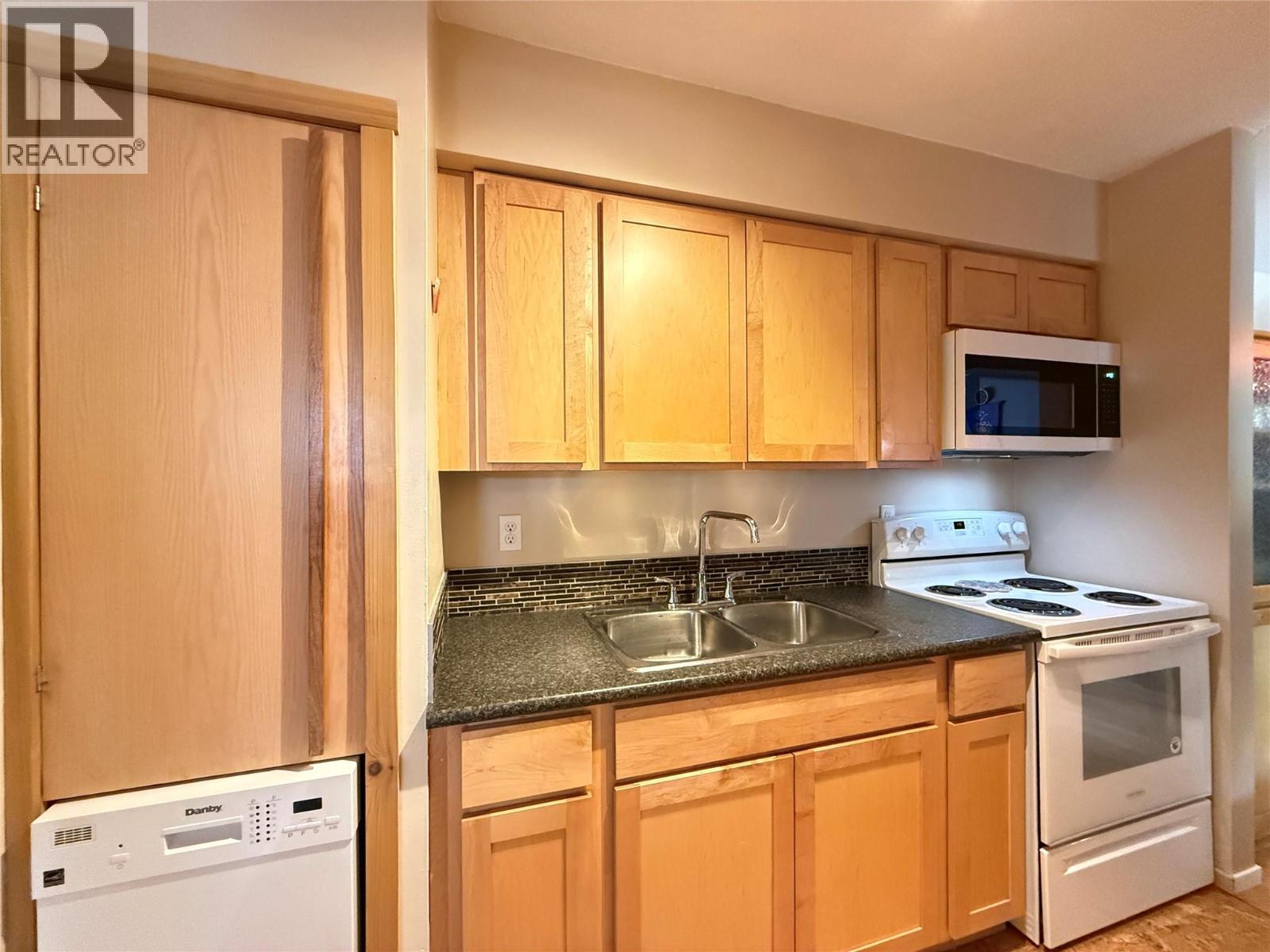 467 Richards Street W - 20