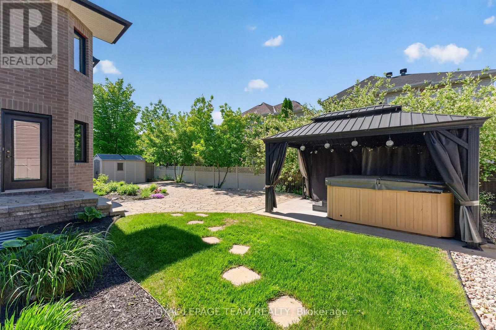 51 BRIDLE CREST COURT - 44
