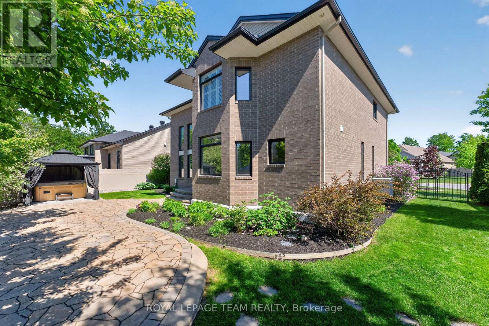 51 BRIDLE CREST COURT - 47