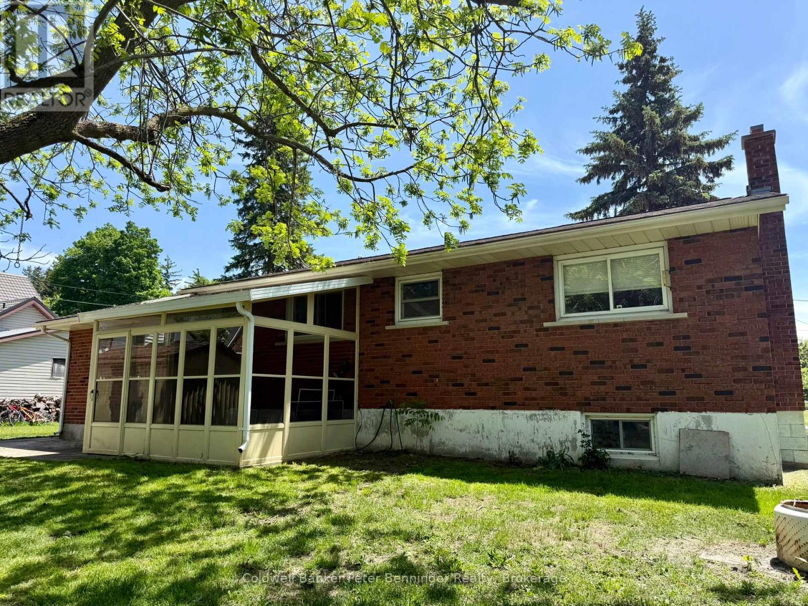 4 HURON STREET - 19