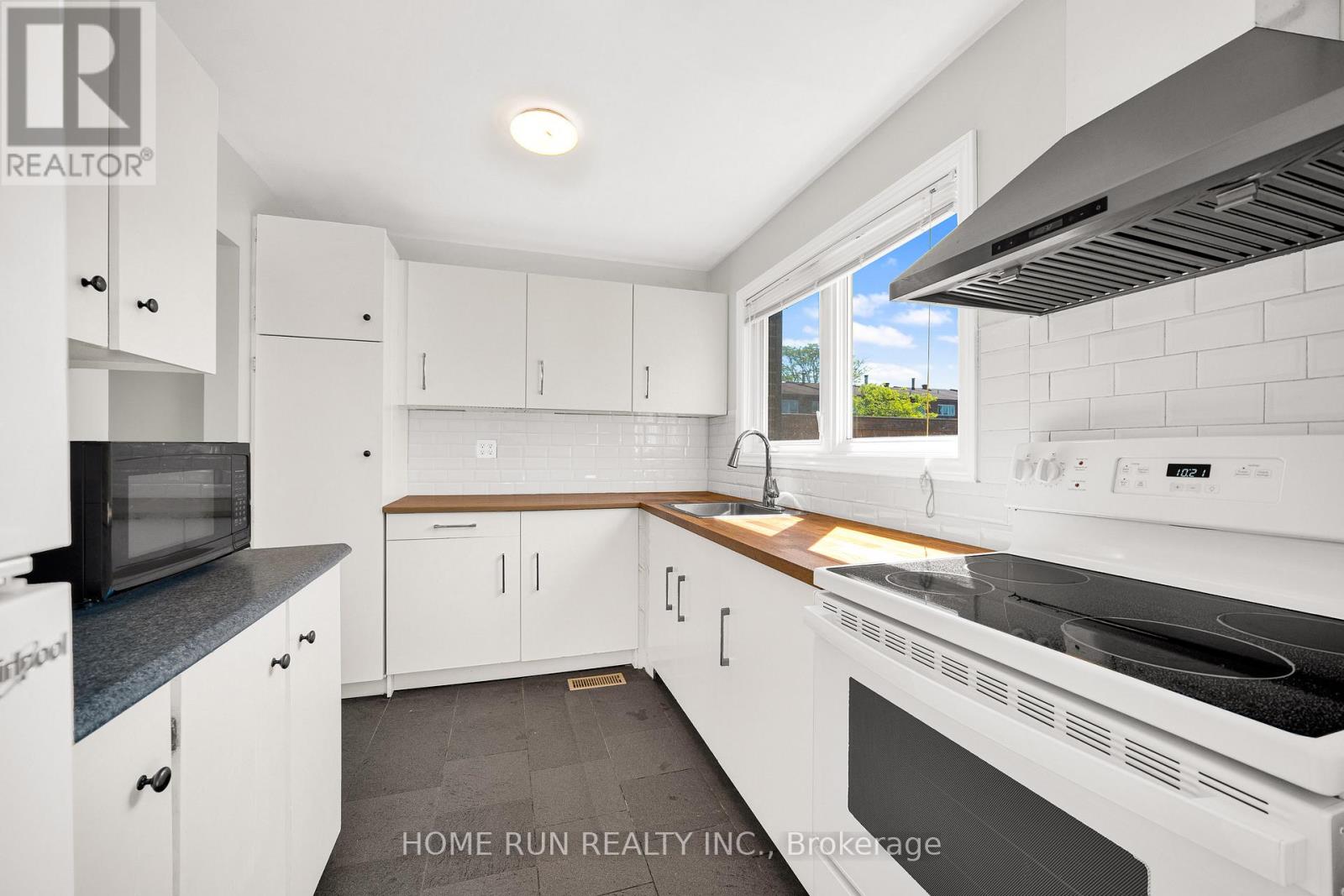#4 2111 MONTREAL ROAD - 11