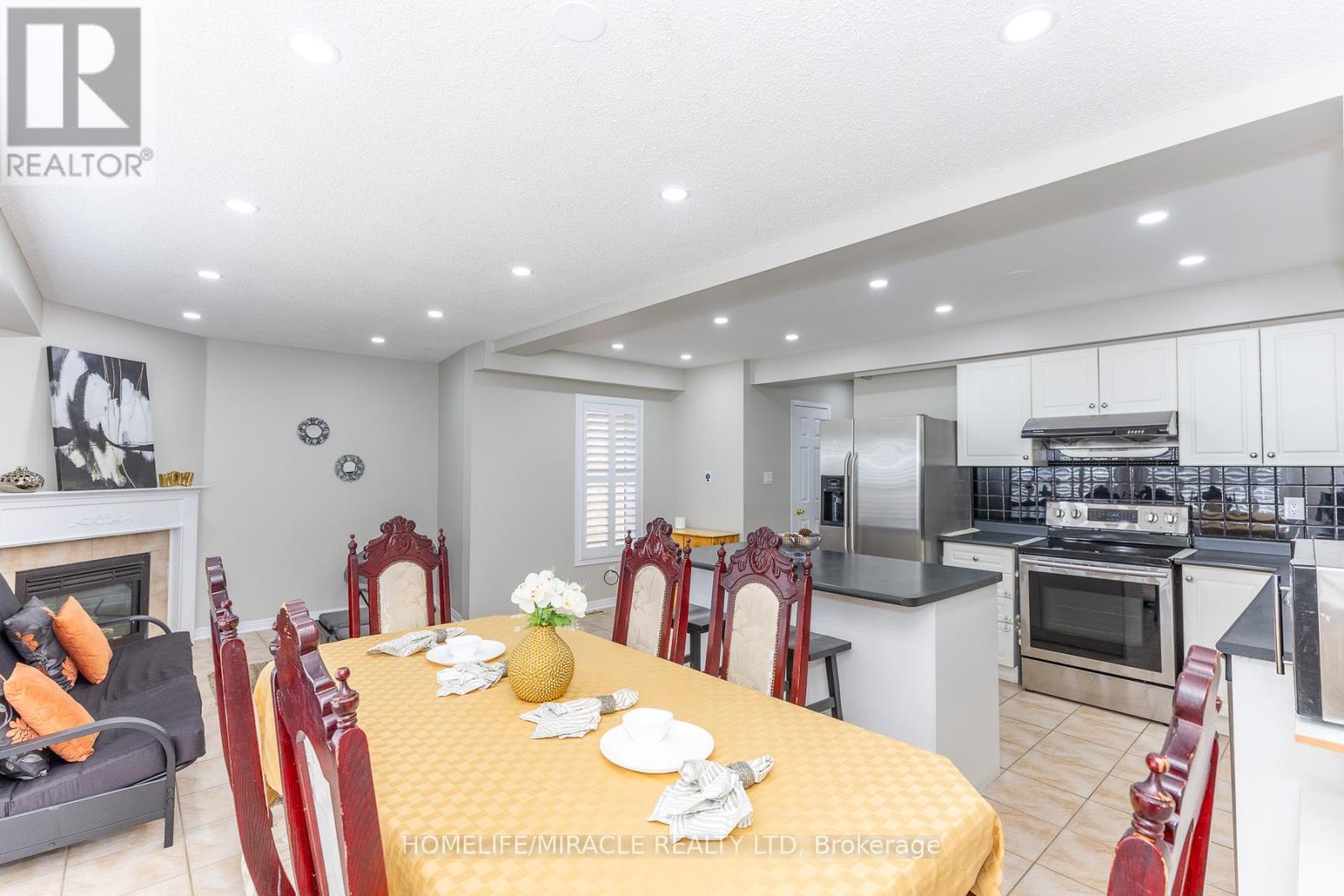 22 DOMENICO CRESCENT - 14