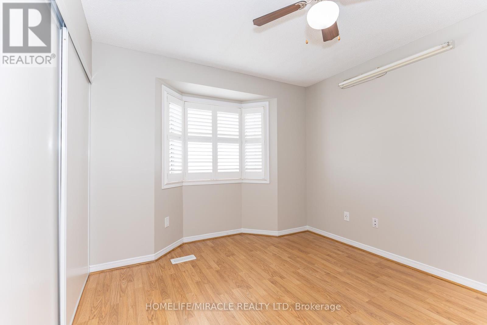 22 DOMENICO CRESCENT - 18