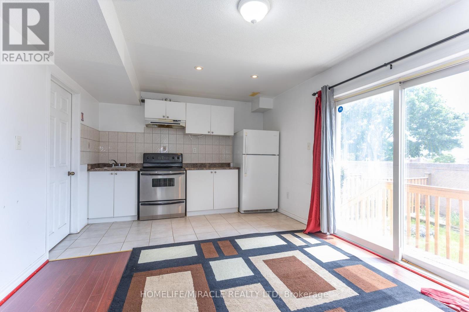 22 DOMENICO CRESCENT - 32