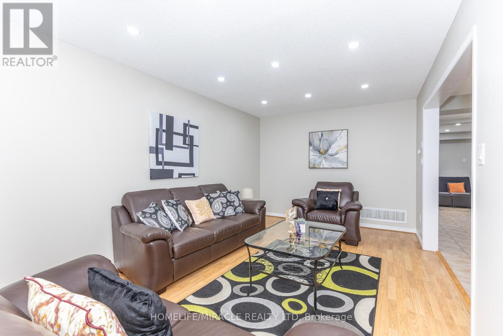 22 DOMENICO CRESCENT - 7