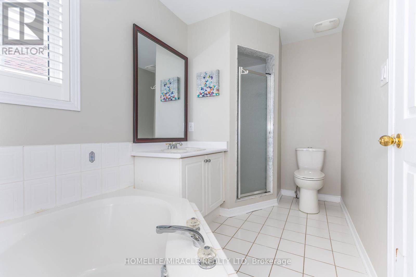 22 DOMENICO CRESCENT - 27