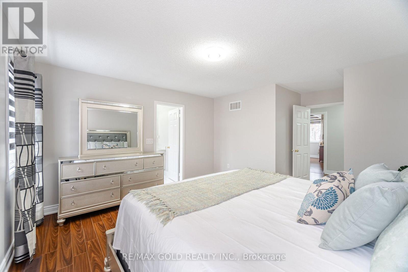 8 UPSHALL DRIVE - 22
