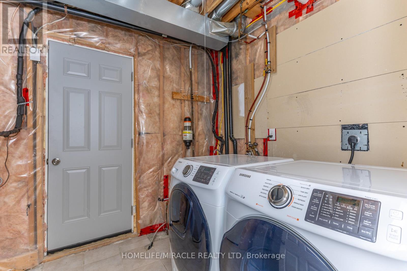 22 DOMENICO CRESCENT - 36