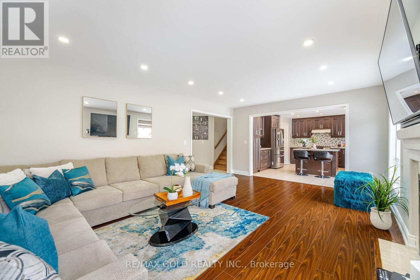 8 UPSHALL DRIVE - 13