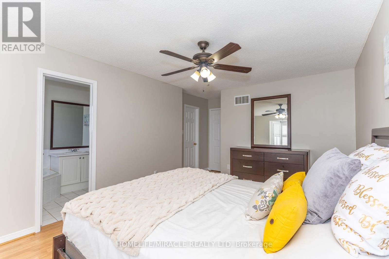 22 DOMENICO CRESCENT - 24