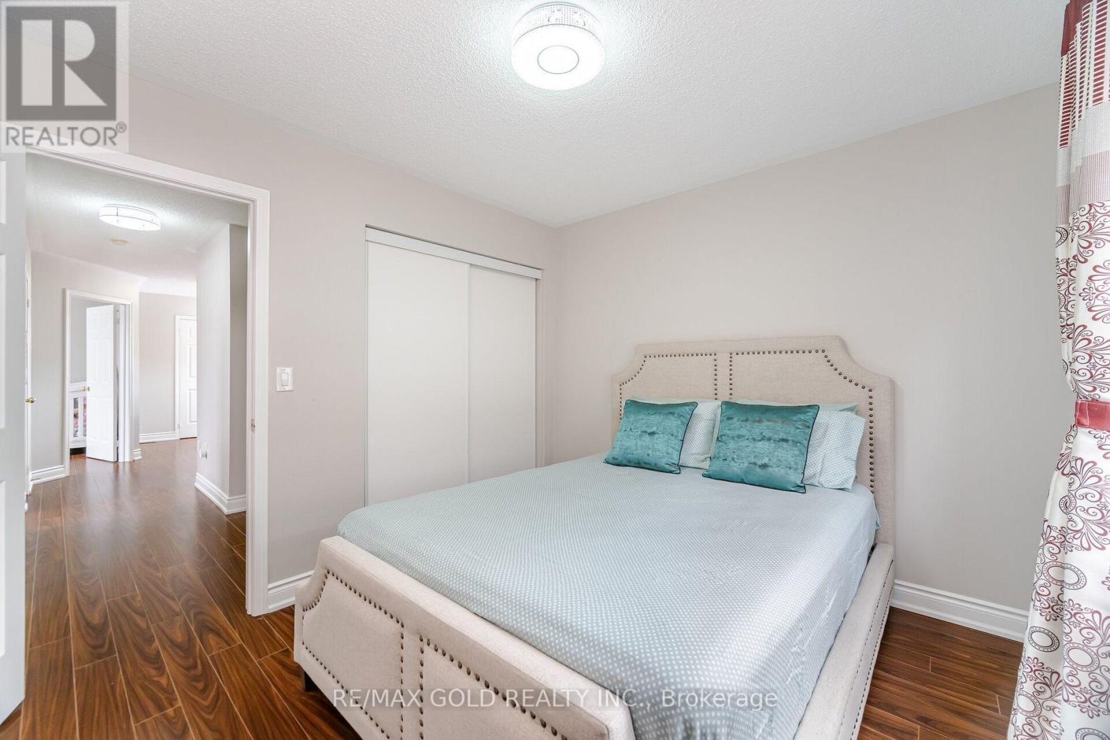 8 UPSHALL DRIVE - 25