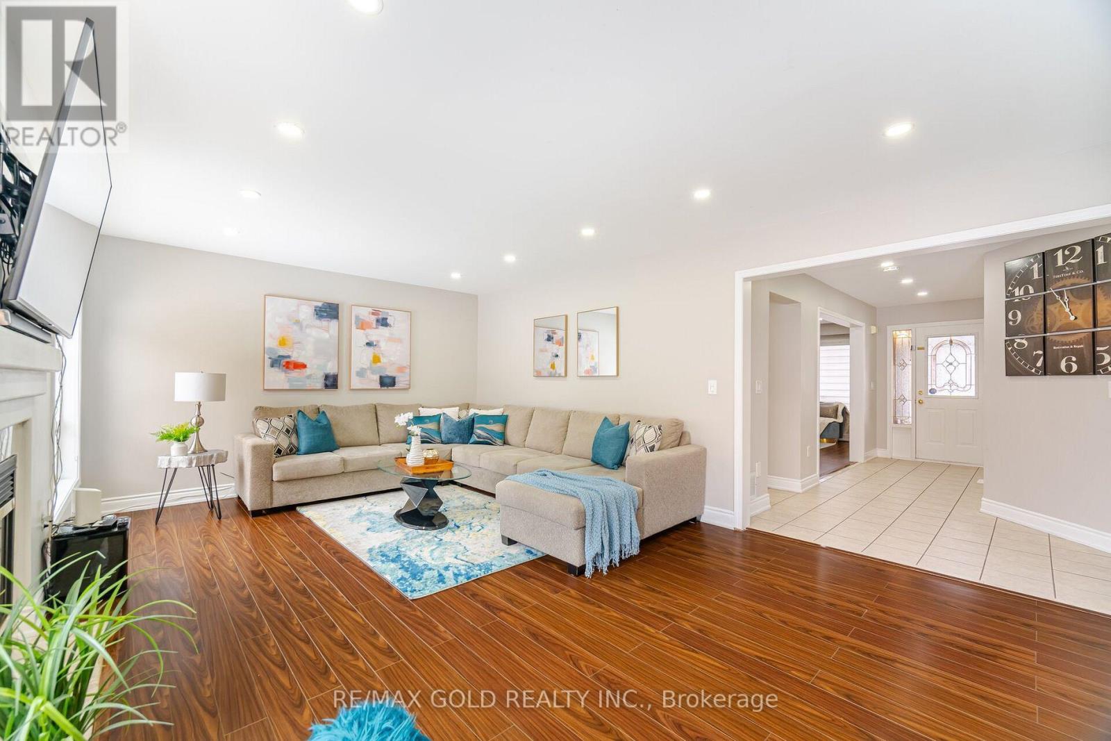 8 UPSHALL DRIVE - 12