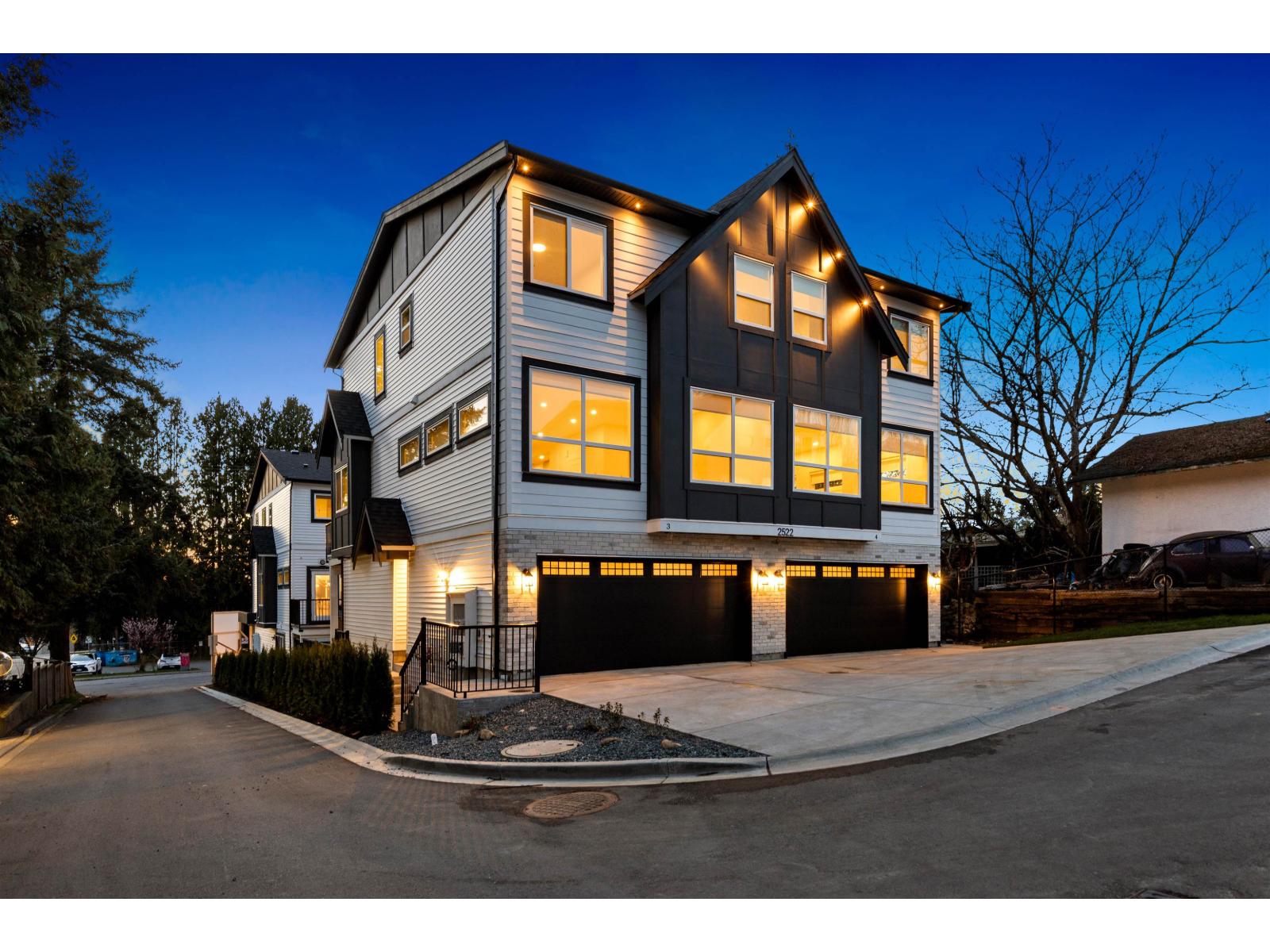 3 2522 CAMPBELL AVENUE, Abbotsford