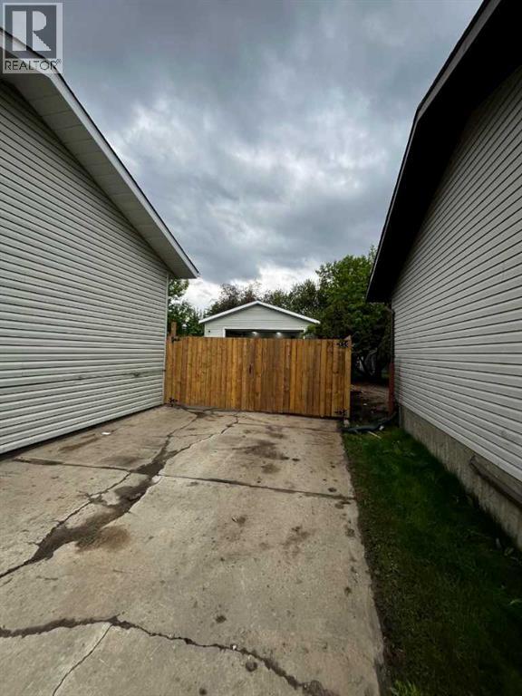 2307 47 Avenue - 3