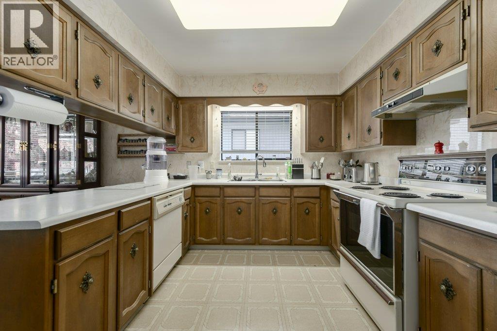 8194 WOODLAKE COURT, Burnaby